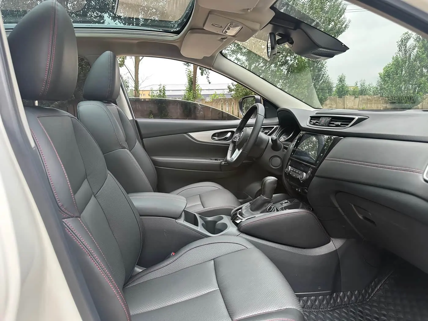 Nissan Qashqai 2023 — Photo 17/20