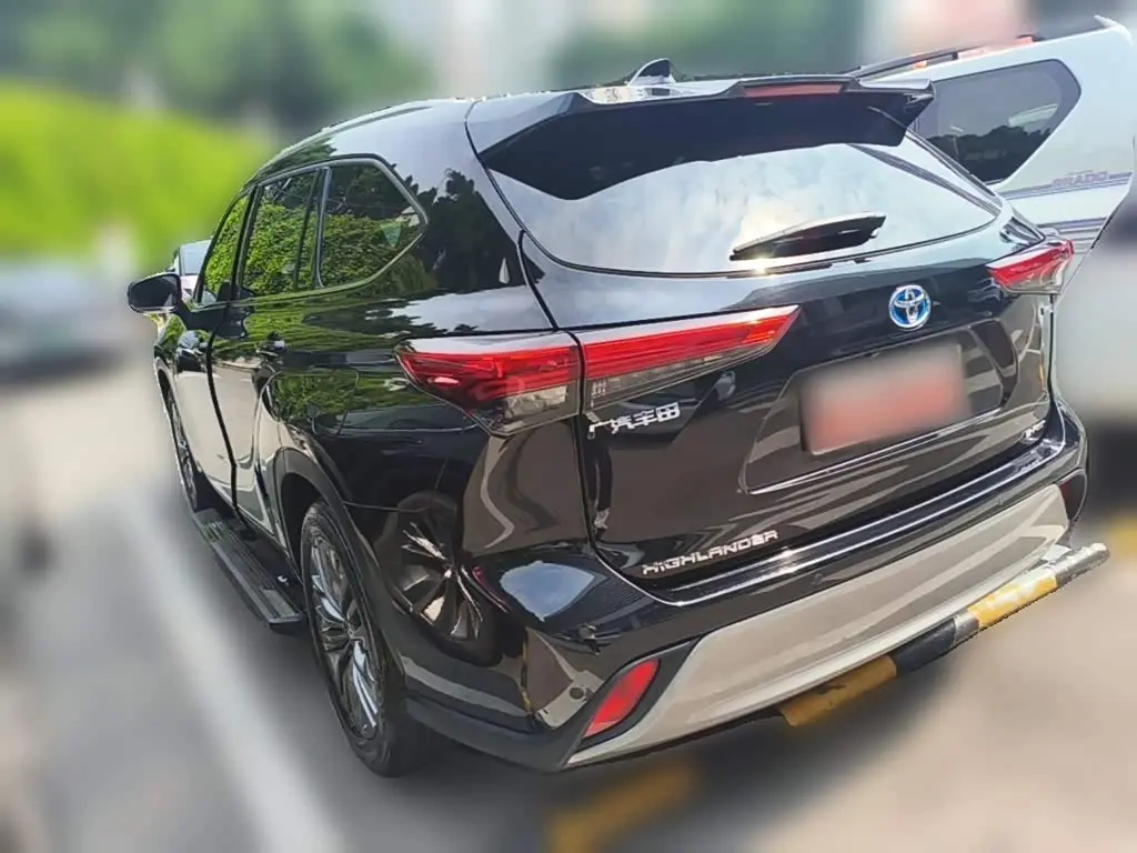 Toyota Highlander 2021 — Photo 7/20