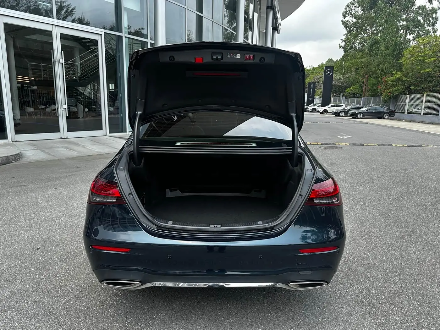 Mercedes-Benz E-Class 2023 — Photo 13/14