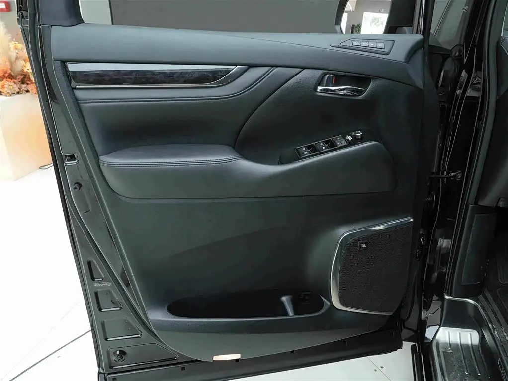 Toyota Vellfire 2020 — Photo 16/20