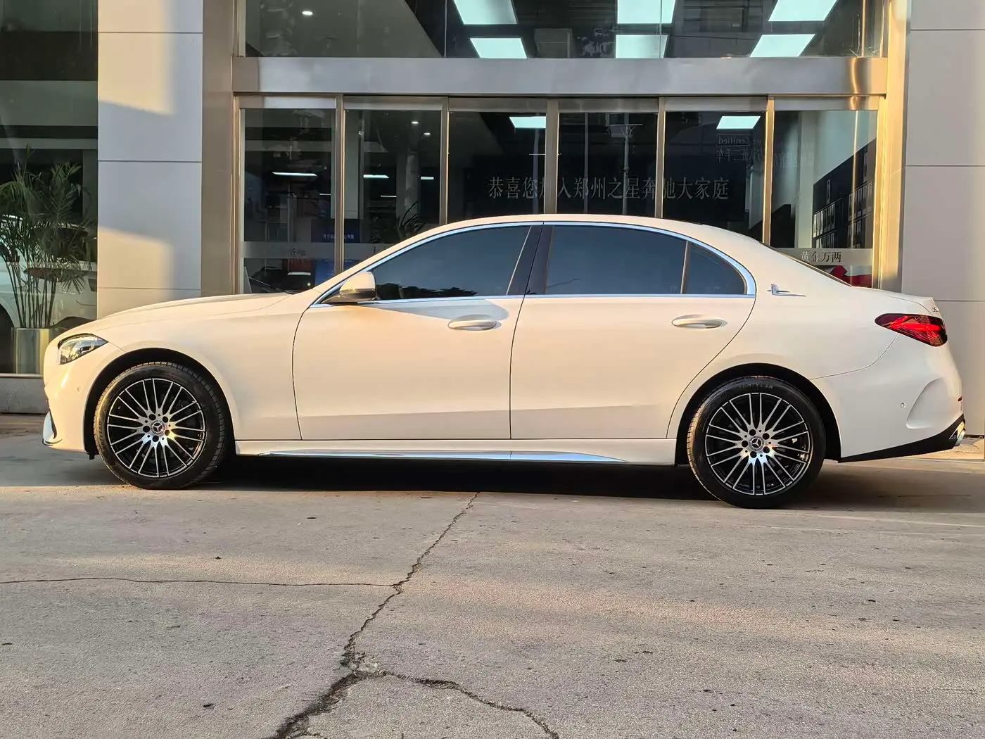 Mercedes-Benz C-Class 2024 — Photo 7/16