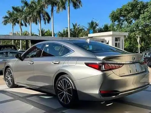 Lexus ES 2023 — Фото 2/3