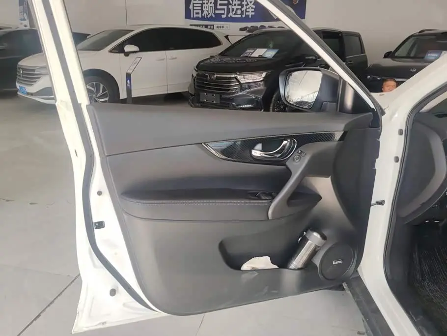 Nissan X-Trail 2023 — Photo 7/16