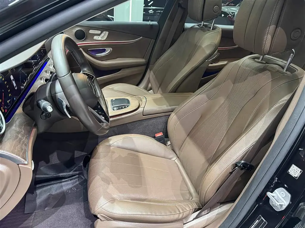 Mercedes-Benz E-Class 2020 — Фото 17/20