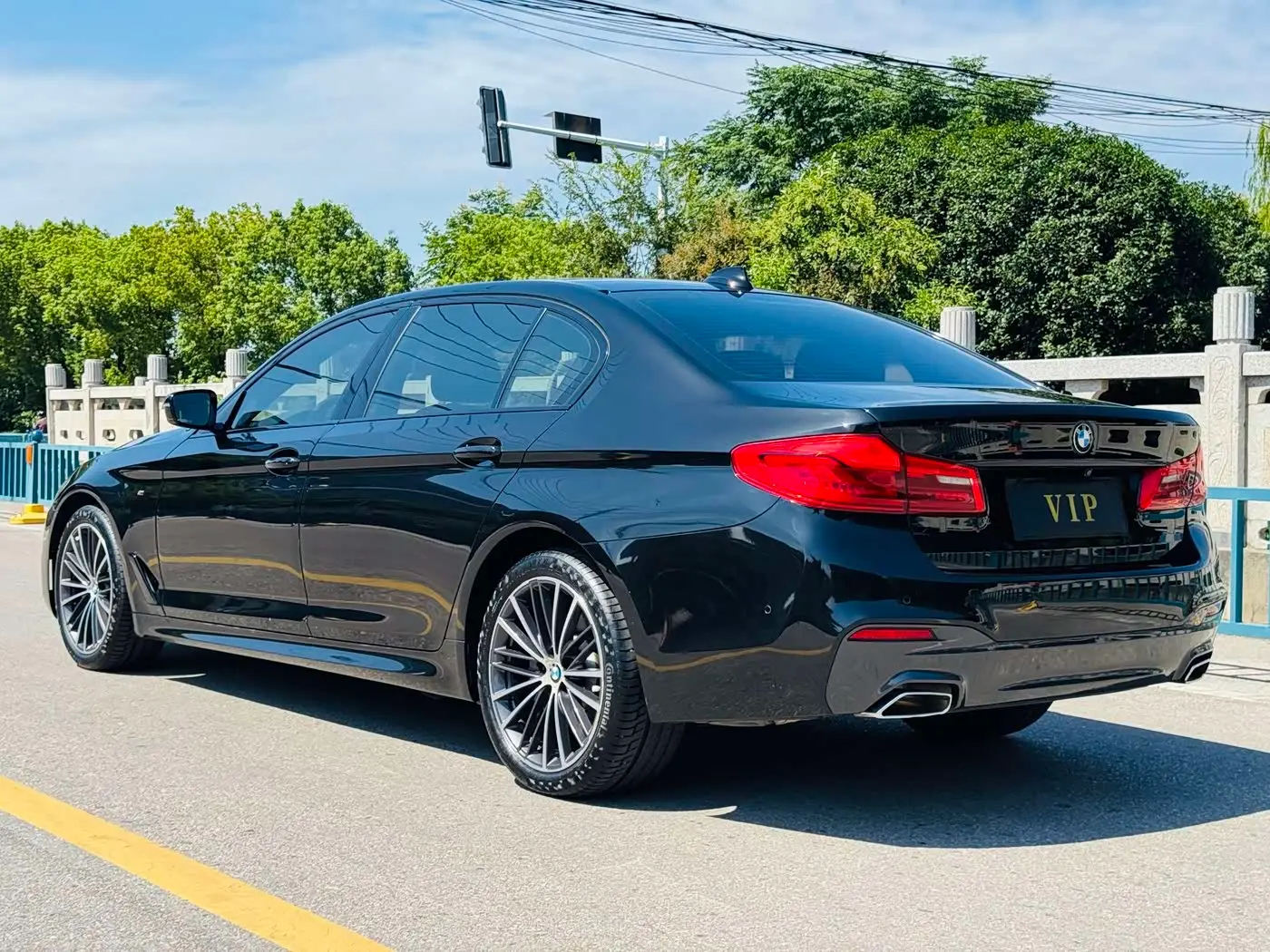 BMW 5 Series 2019 — Photo 4/18