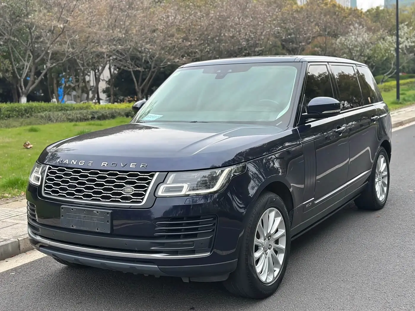 Land Rover Range Rover 2018 — Photo 1/9