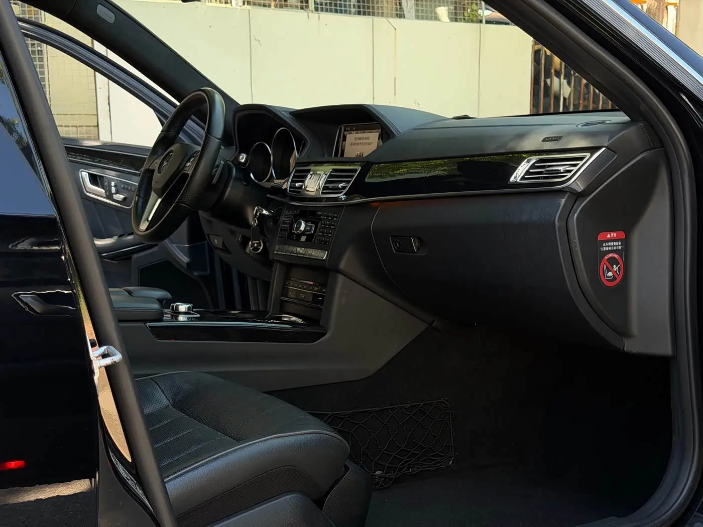 Mercedes-Benz E-Class 2014 — Photo 12/20