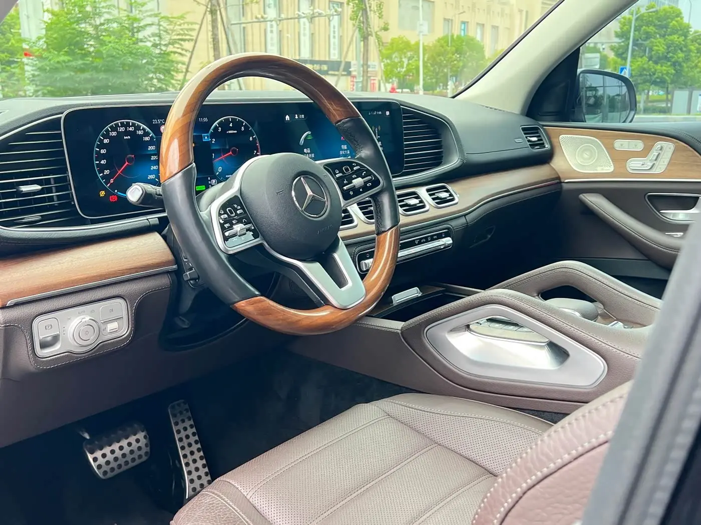 Mercedes-Benz GLS 2022 — Photo 10/18