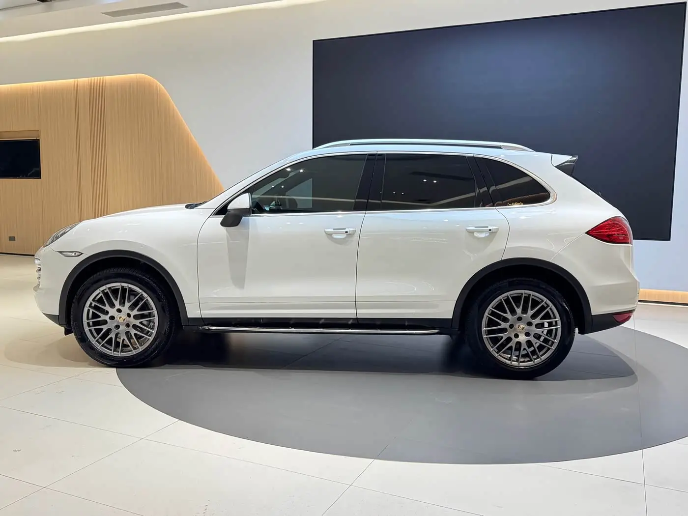 Porsche Cayenne 2012 — Photo 4/20