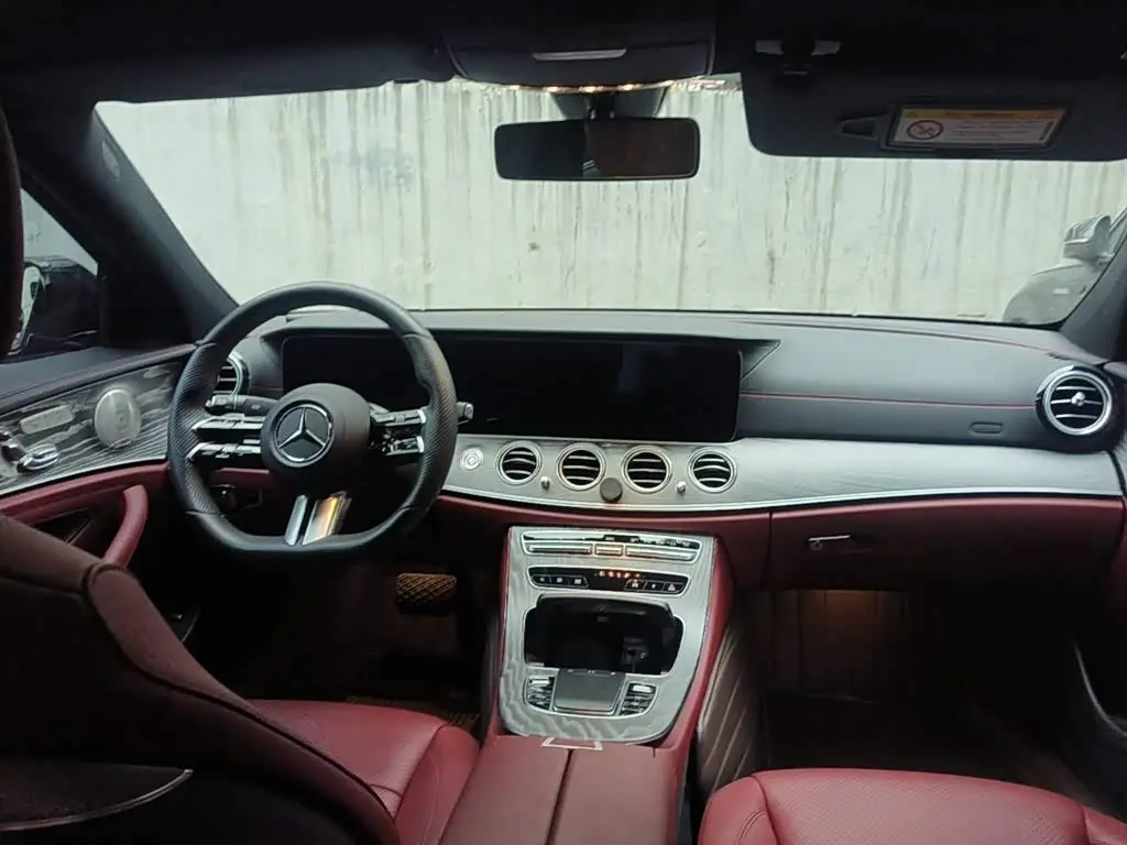 Mercedes-Benz E-Class 2021 — Photo 11/12