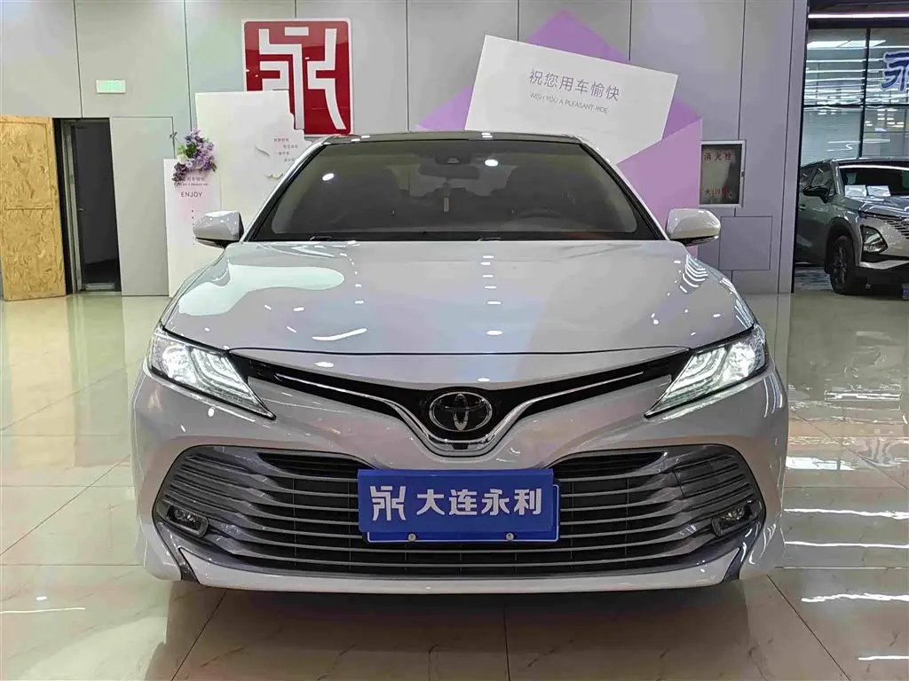 Toyota Camry 2020 — ფოტო 2/18
