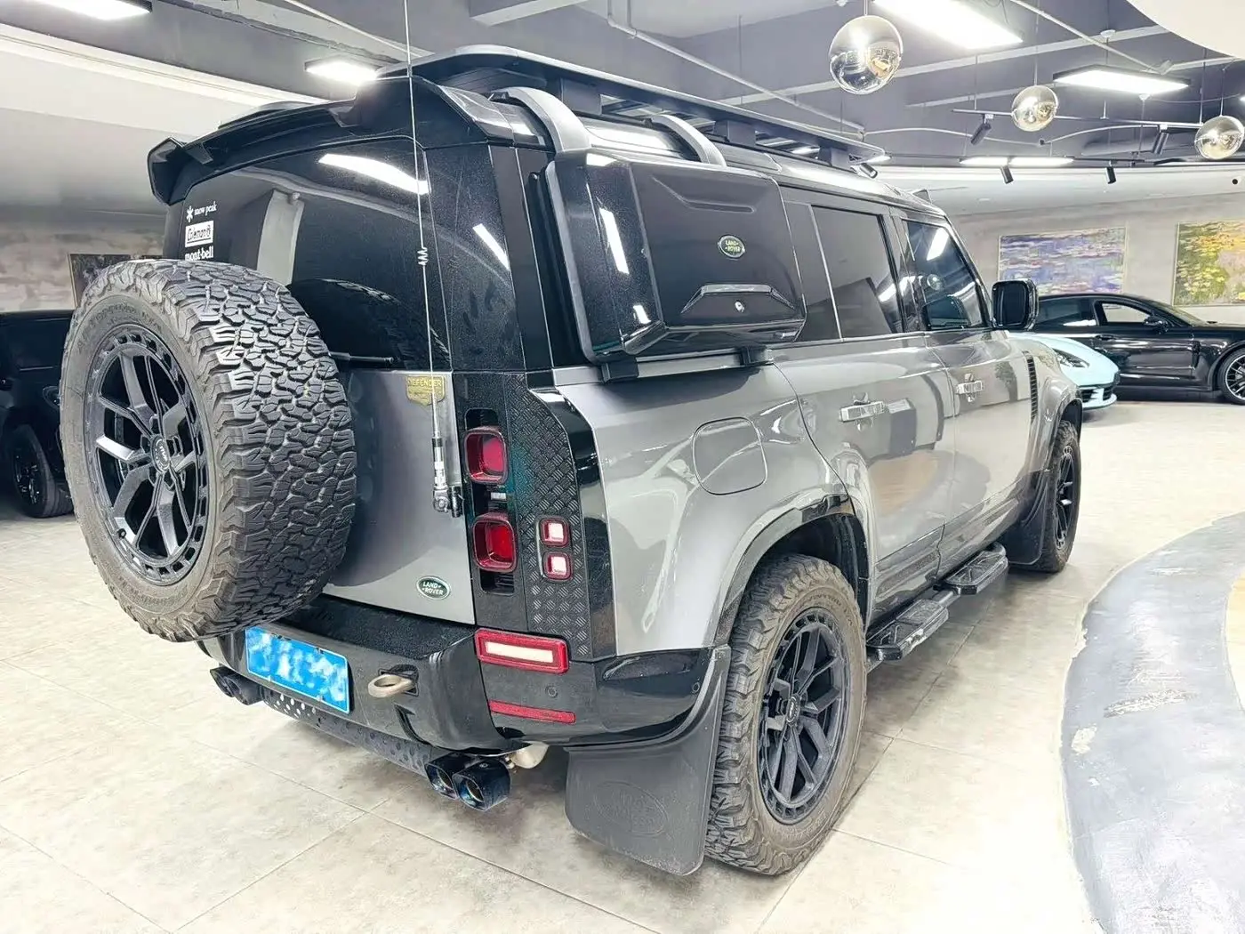 Land Rover Defender 2023 — Photo 5/9