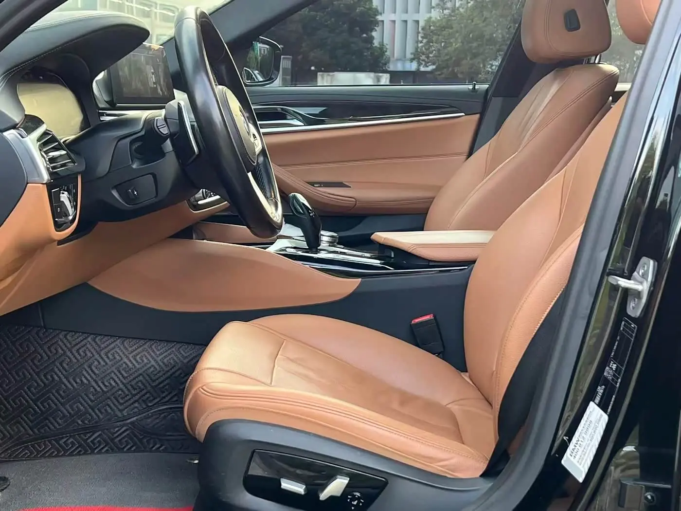 BMW 5 Series 2020 — Photo 7/11