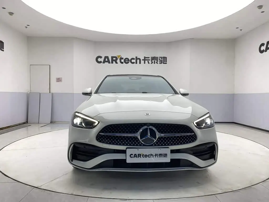 Mercedes-Benz C-Class 2025 — Photo 3/20
