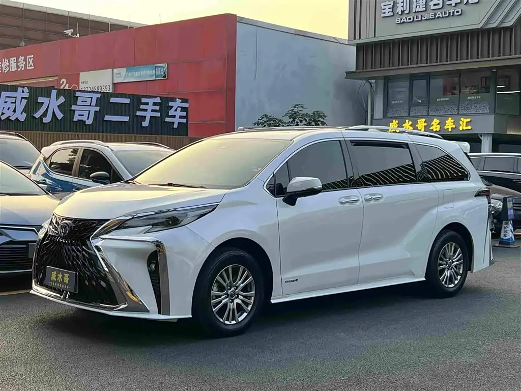 Toyota Sienna, 2023