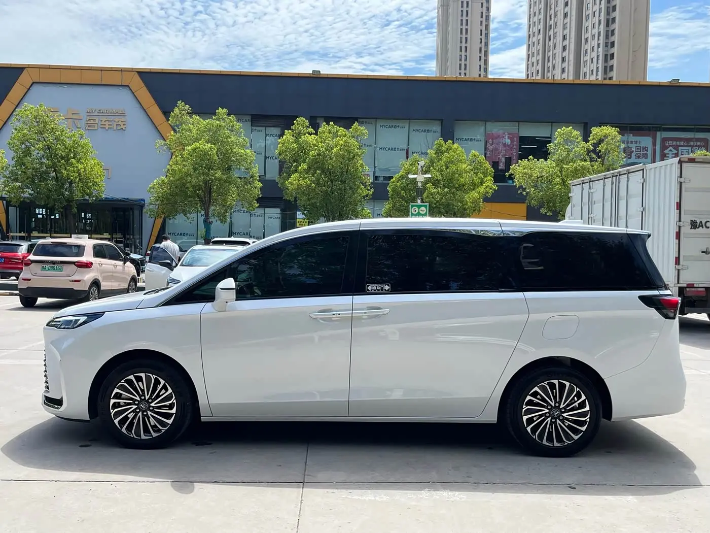 Buick GL8 New Energy 2025 — ფოტო 7/20