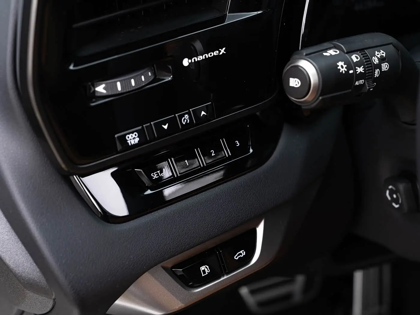 Lexus RX 2024 — Фото 19/20