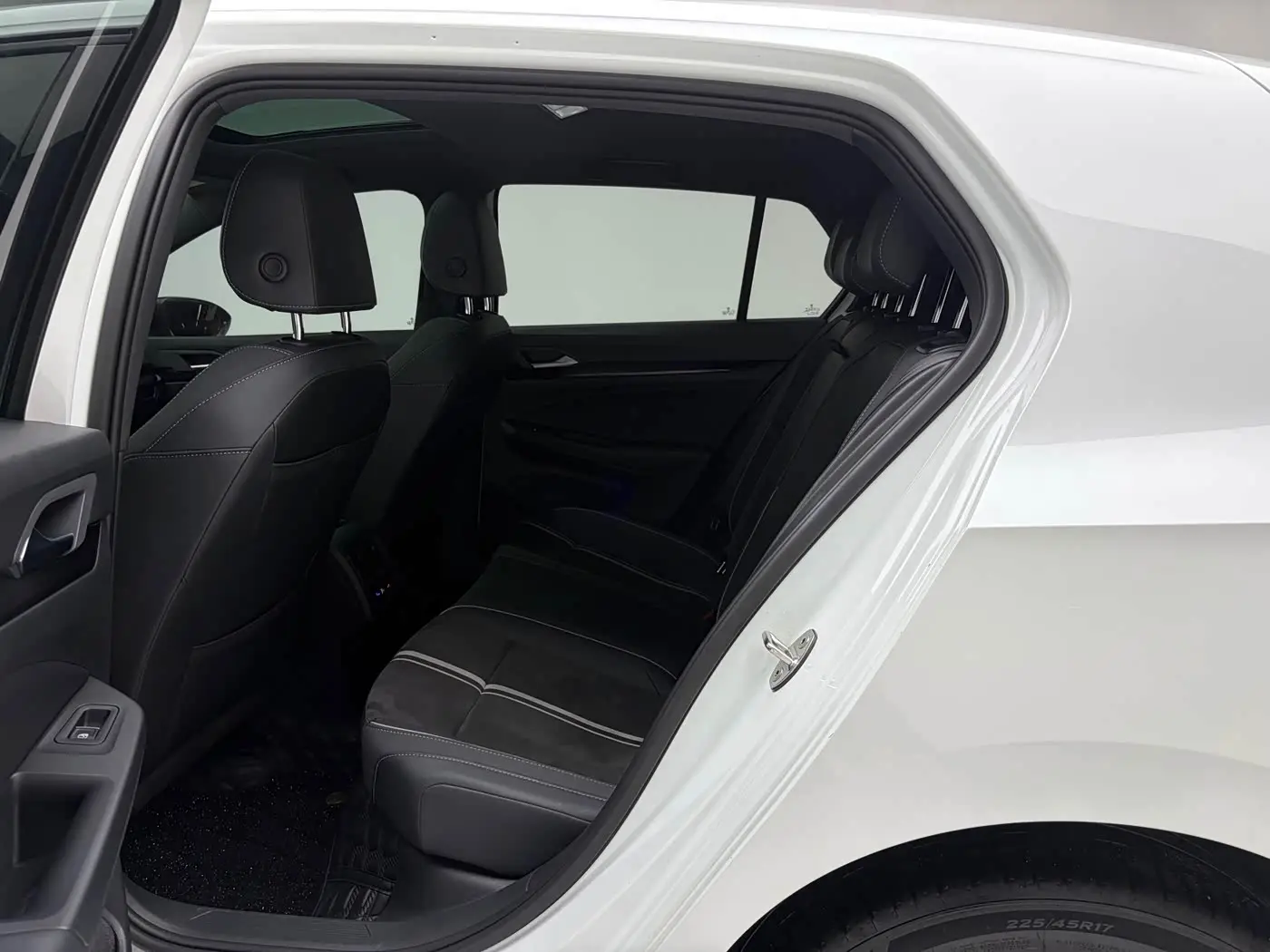 Volkswagen Golf 2023 — Photo 5/20