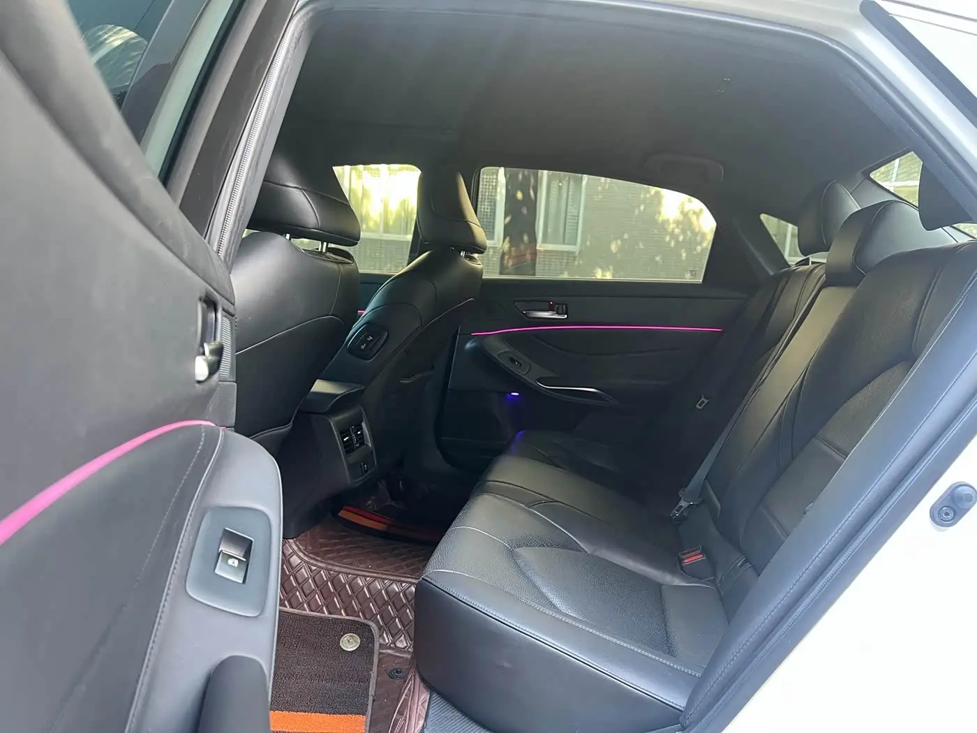 Toyota Avalon 2020 — Photo 7/9