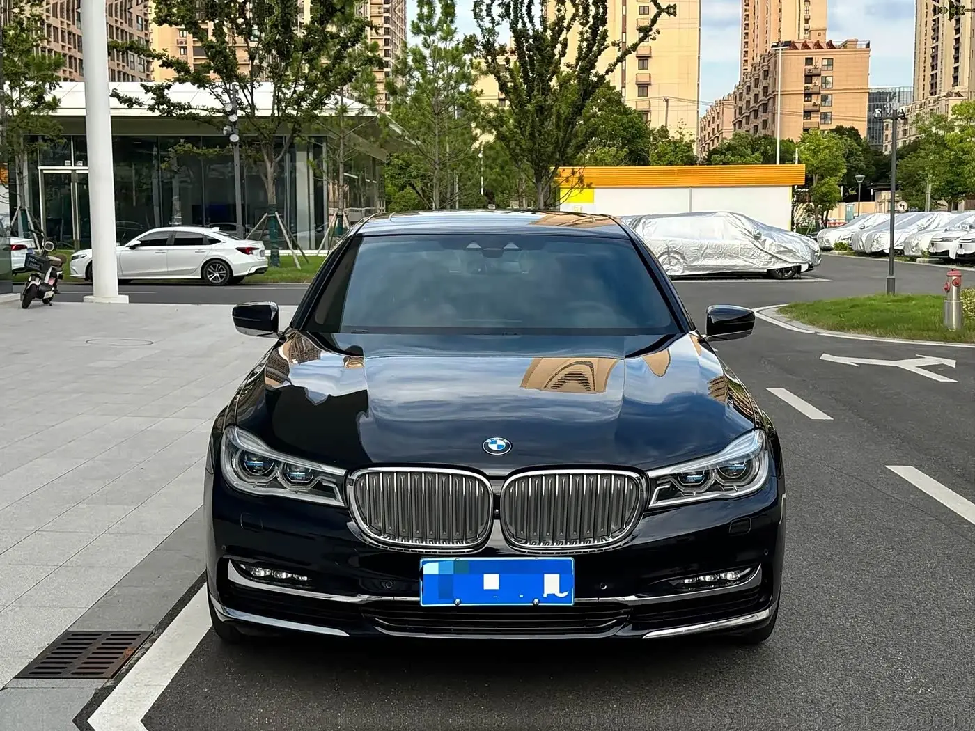BMW 7 Series 2016 — Photo 2/18