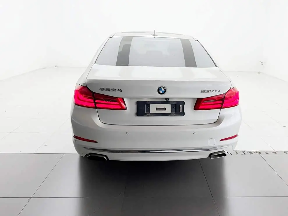 BMW 5 Series 2017 — Фото 8/9
