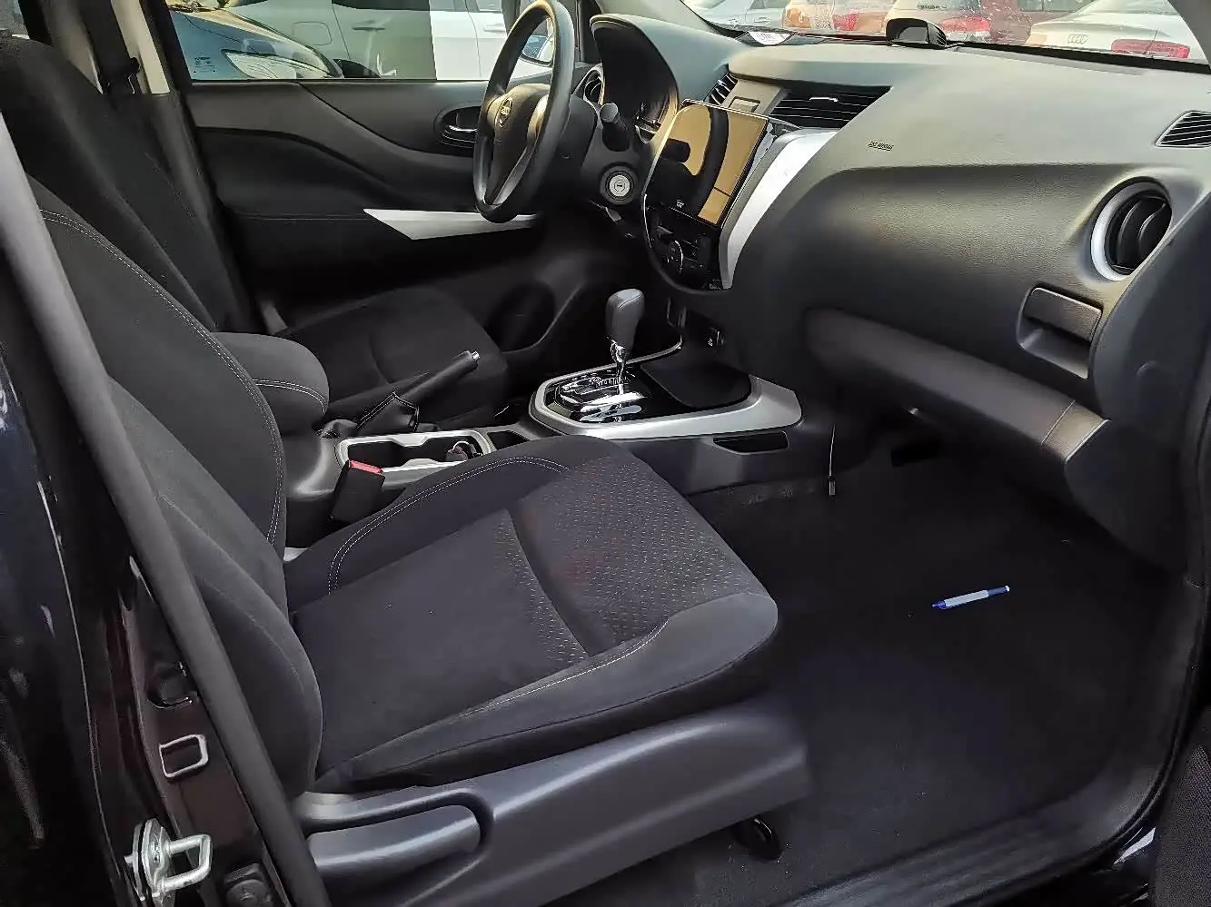 Nissan Navara 2019 — Photo 11/11