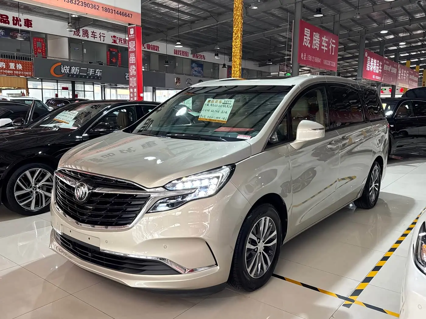 Buick GL8 2021 — Photo 1/20