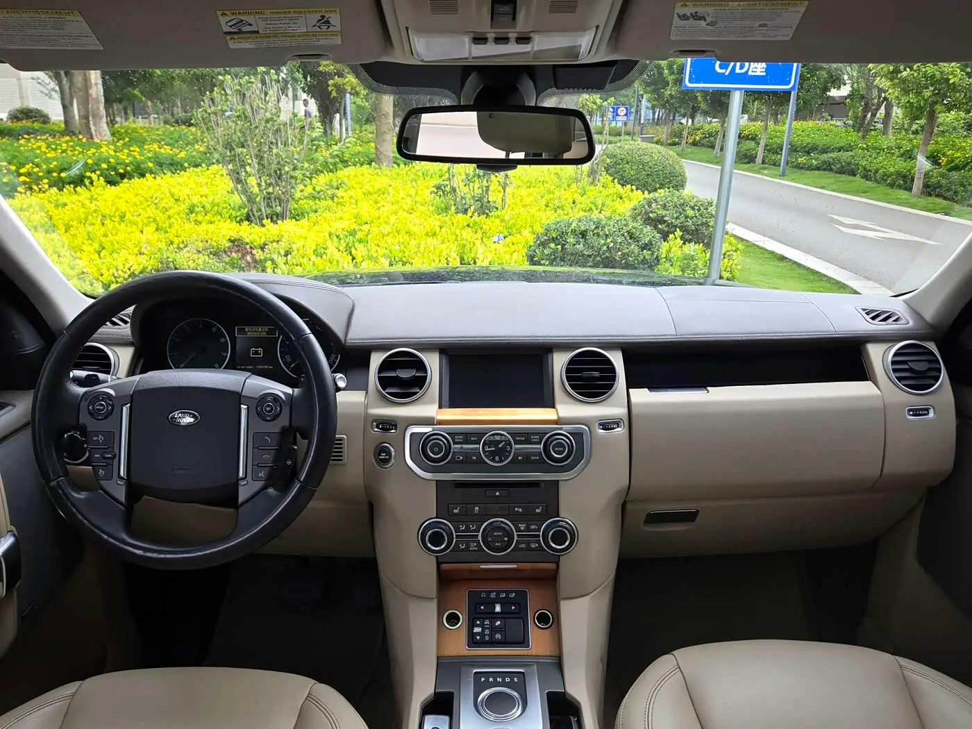 Land Rover Discovery 2015 — Фото 8/16