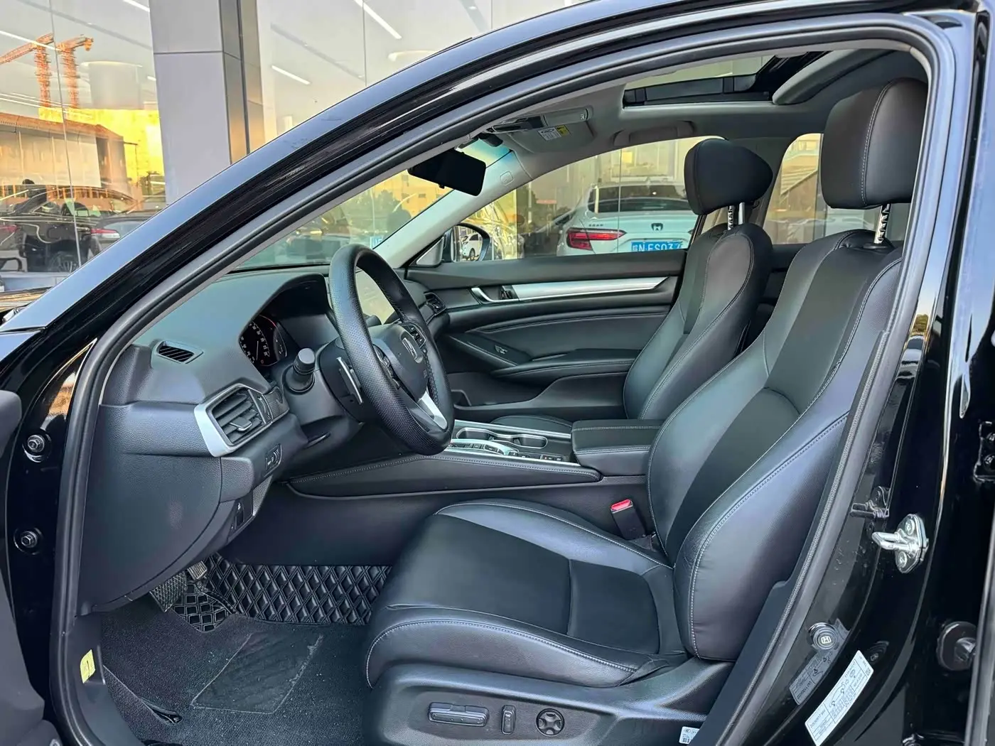 Honda Accord 2023 — Photo 4/9