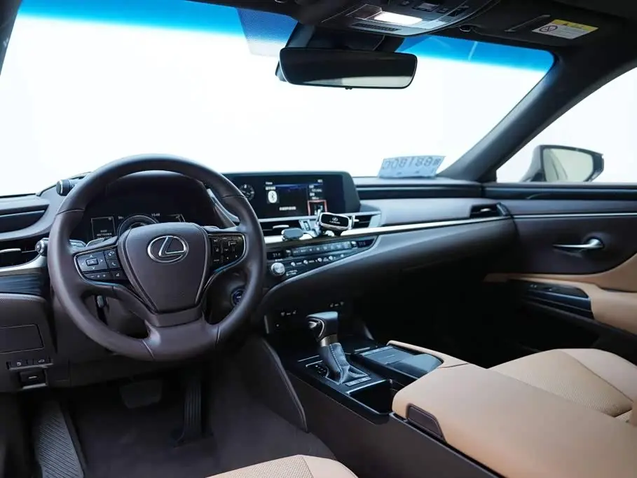 Lexus ES 2021 — Şəkil 7/17