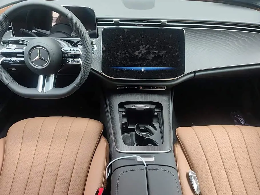 Mercedes-Benz E-Class 2026 — Фото 16/16