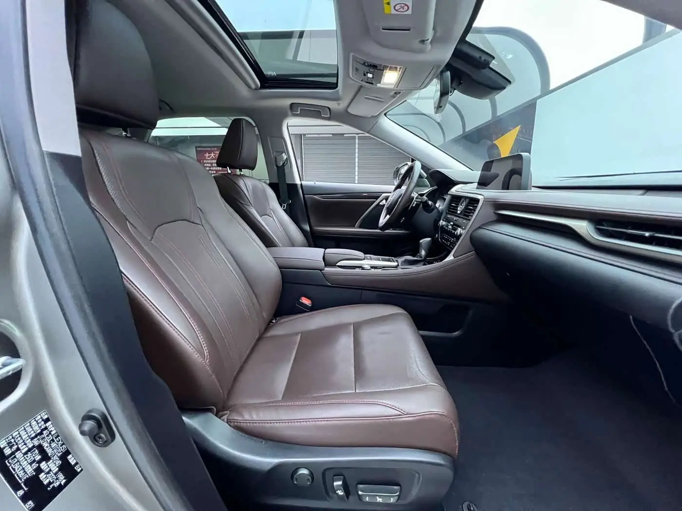 Lexus RX 2022 — Photo 9/9
