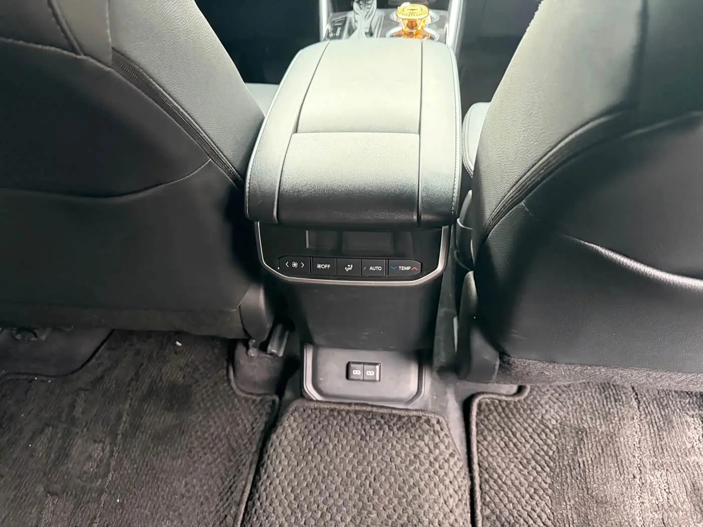 Toyota Crown Kluger 2024 — Photo 7/13