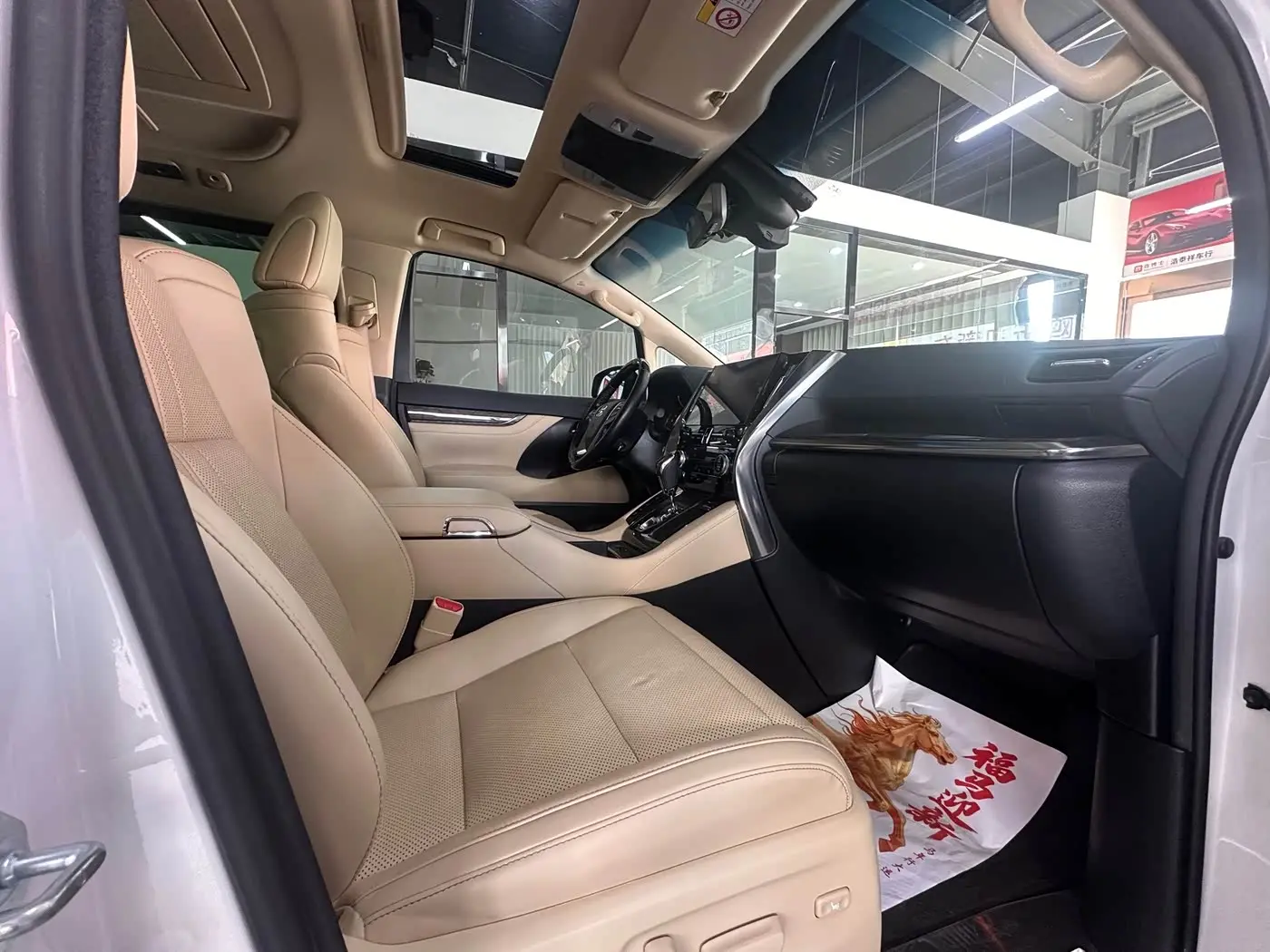 Toyota Vellfire 2021 — Photo 9/10