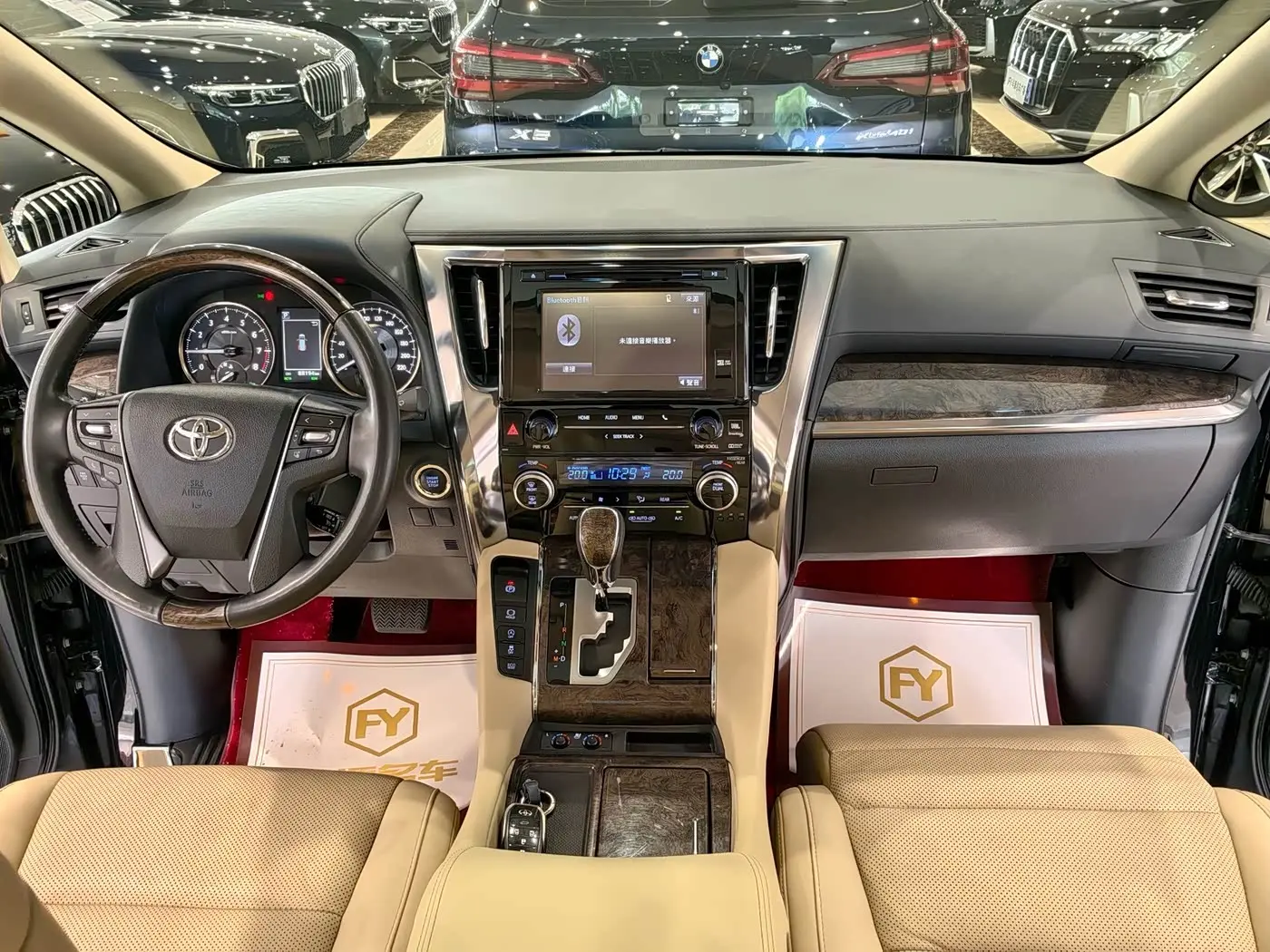 Toyota Alphard 2018 — Photo 13/20
