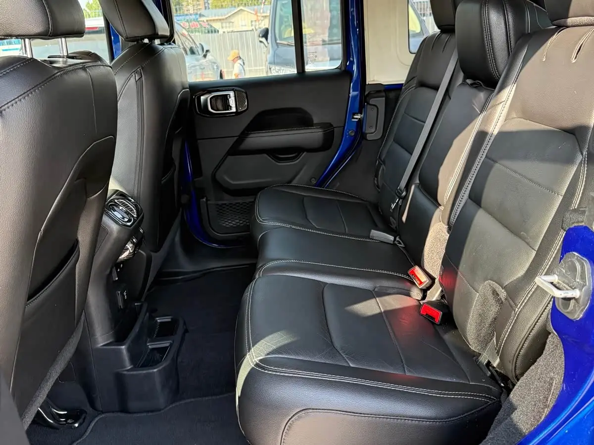 Jeep Wrangler 2020 — Фото 9/10