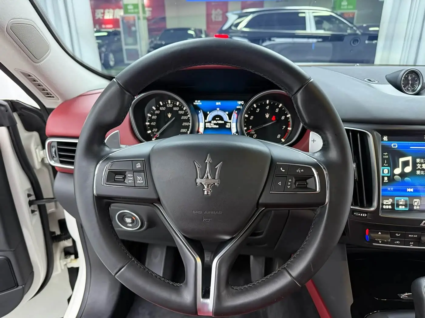 Maserati Levante 2018 — Фото 6/12
