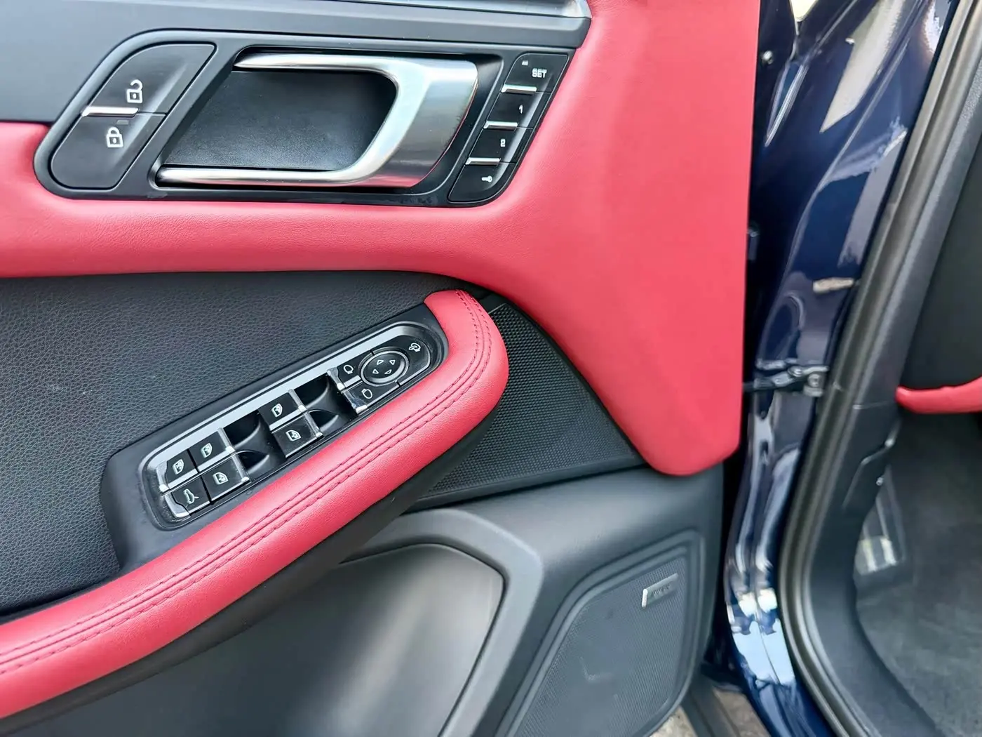 Porsche Macan 2023 — Фото 9/16
