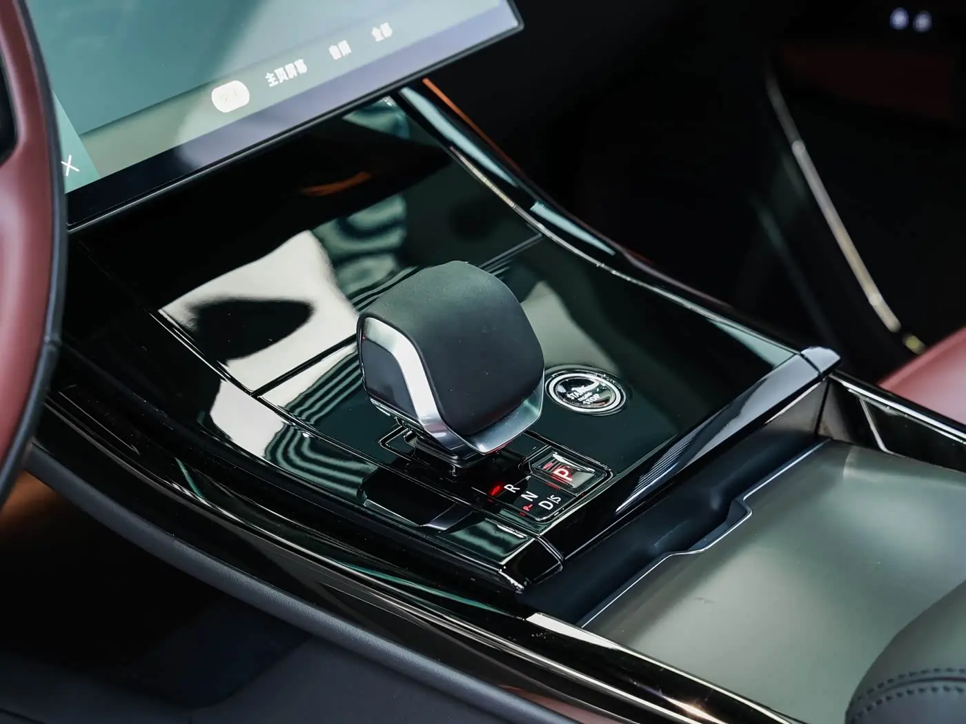 Land Rover Range Rover Sport 2026 — Фото 19/20