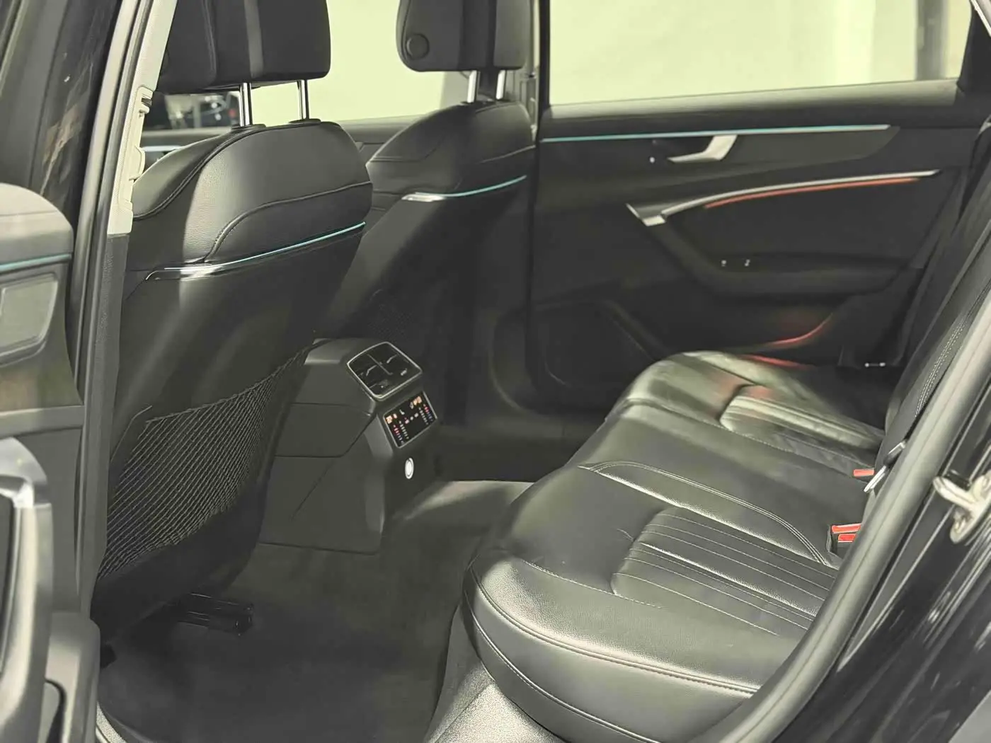 Audi A6L 2022 — Photo 6/9