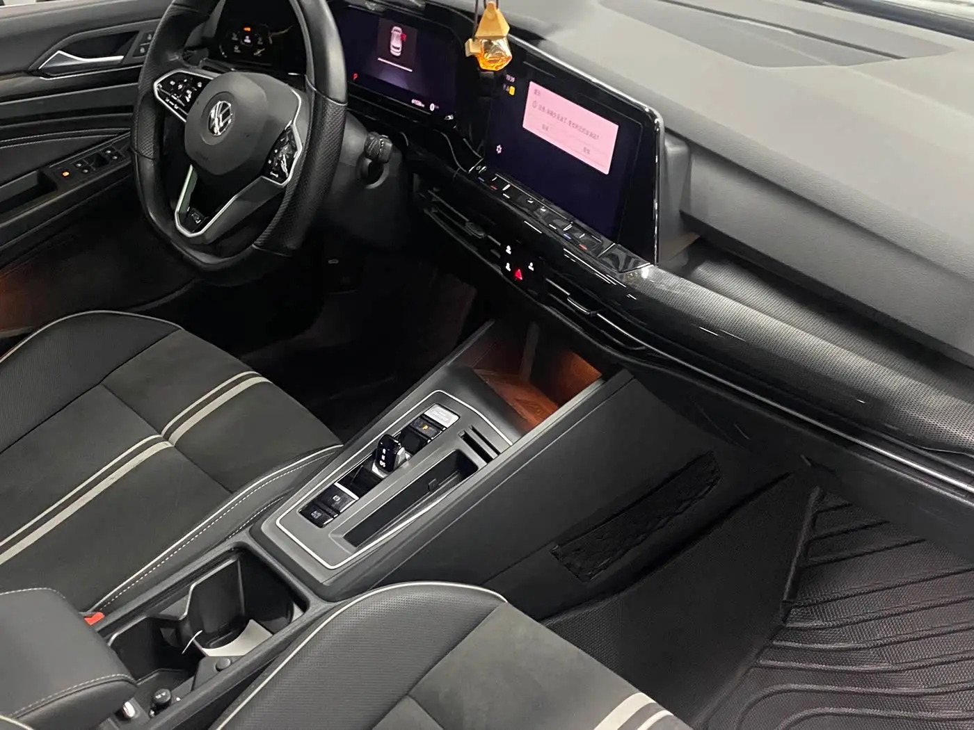 Volkswagen Golf 2021 — Photo 8/16