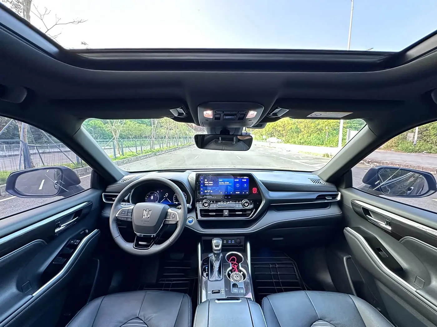 Toyota Crown Kluger 2023 — Photo 9/14