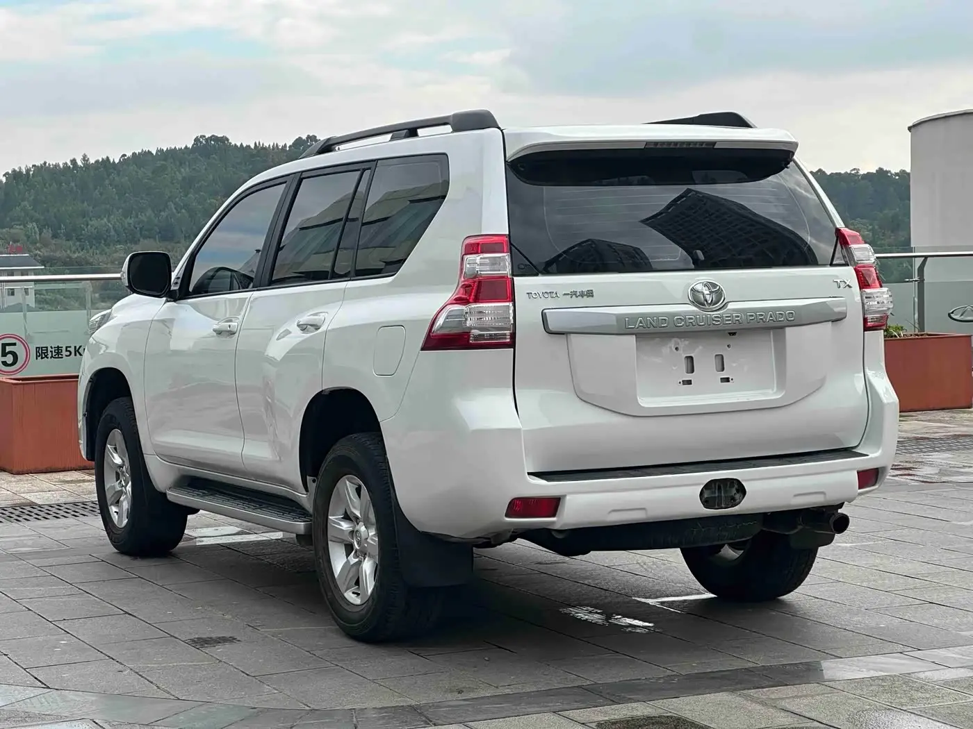 Toyota Prado 2017 — Photo 5/14