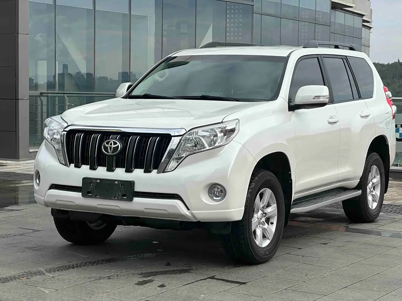 Toyota Prado 2017 — Photo 1/14