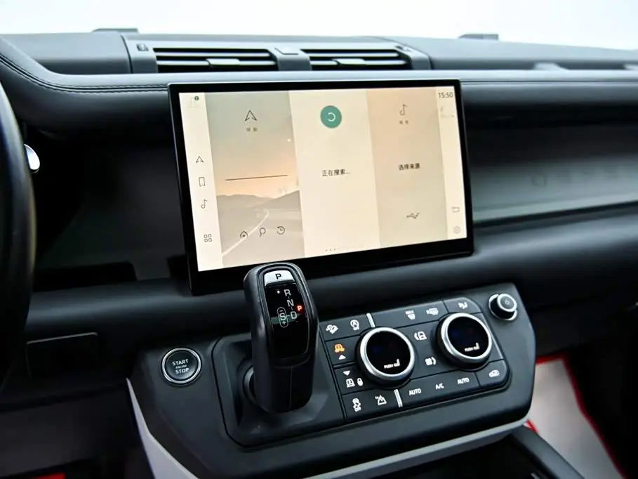 Land Rover Defender 2023 — Photo 17/20