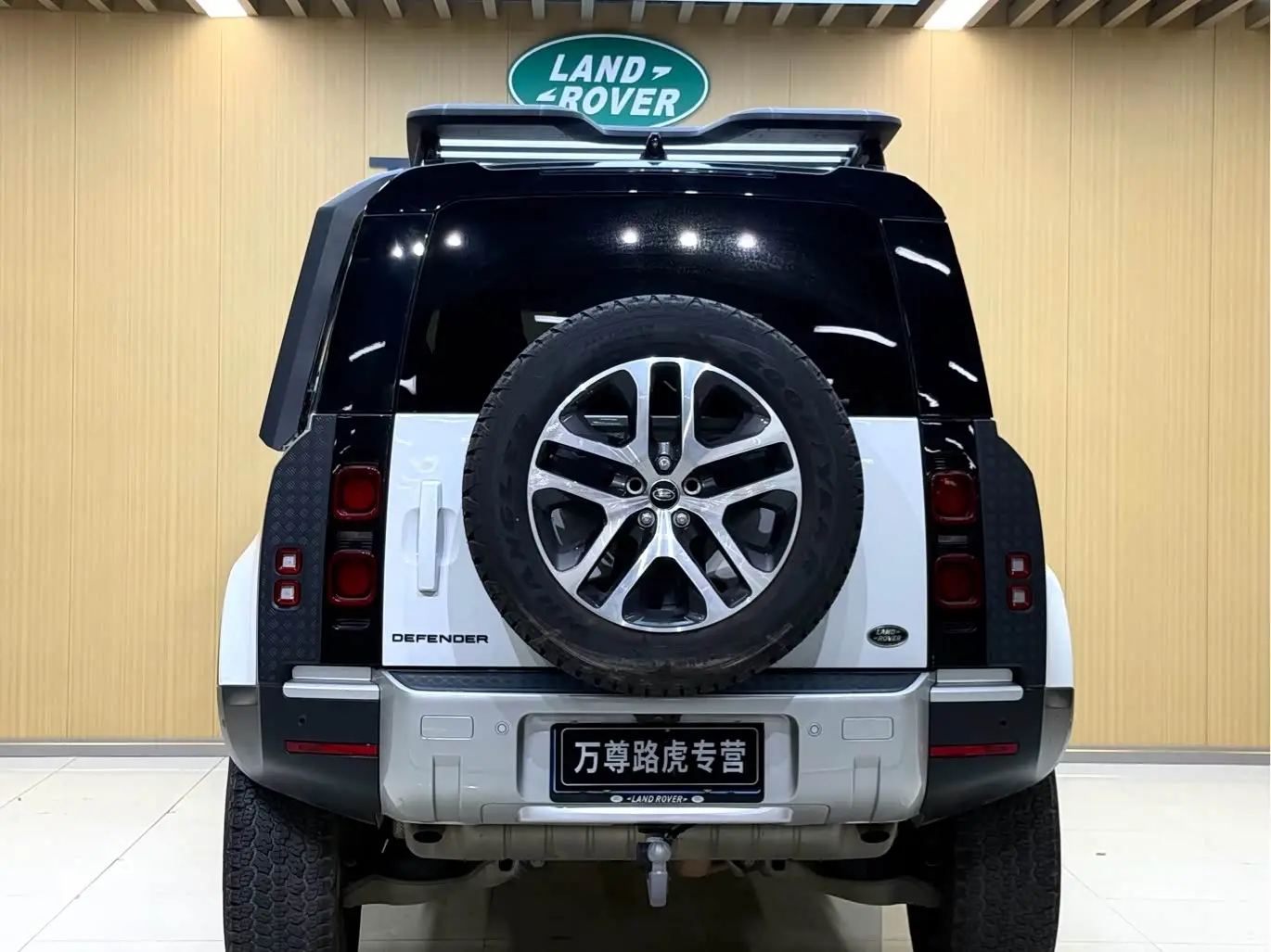 Land Rover Defender 2022 — Фото 7/9