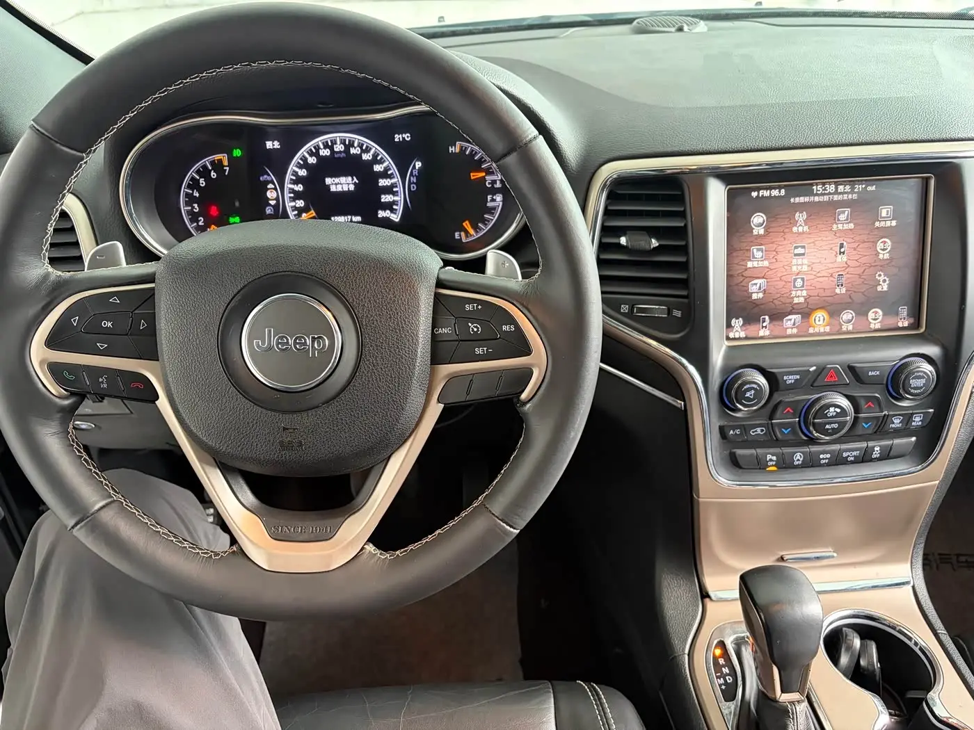 Jeep Grand Cherokee 2017 — Фото 10/10