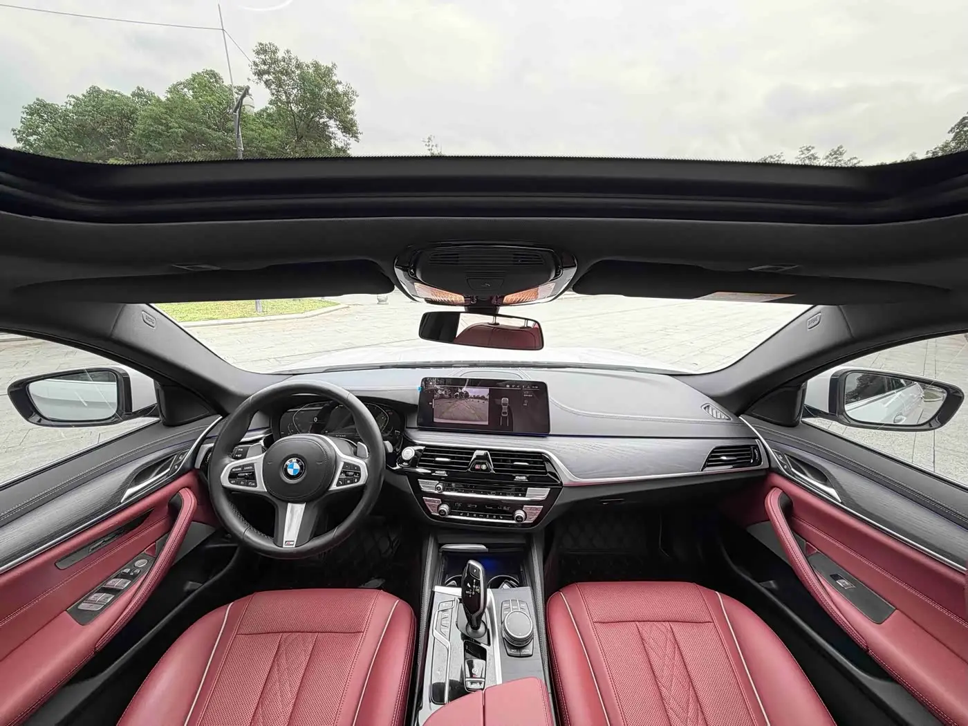 BMW 5 Series 2022 — Фото 12/13