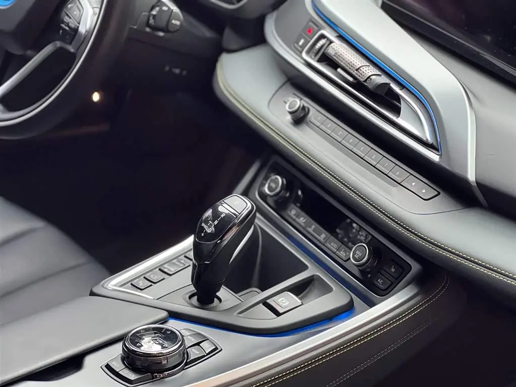 BMW i8 2019 — Фото 15/20