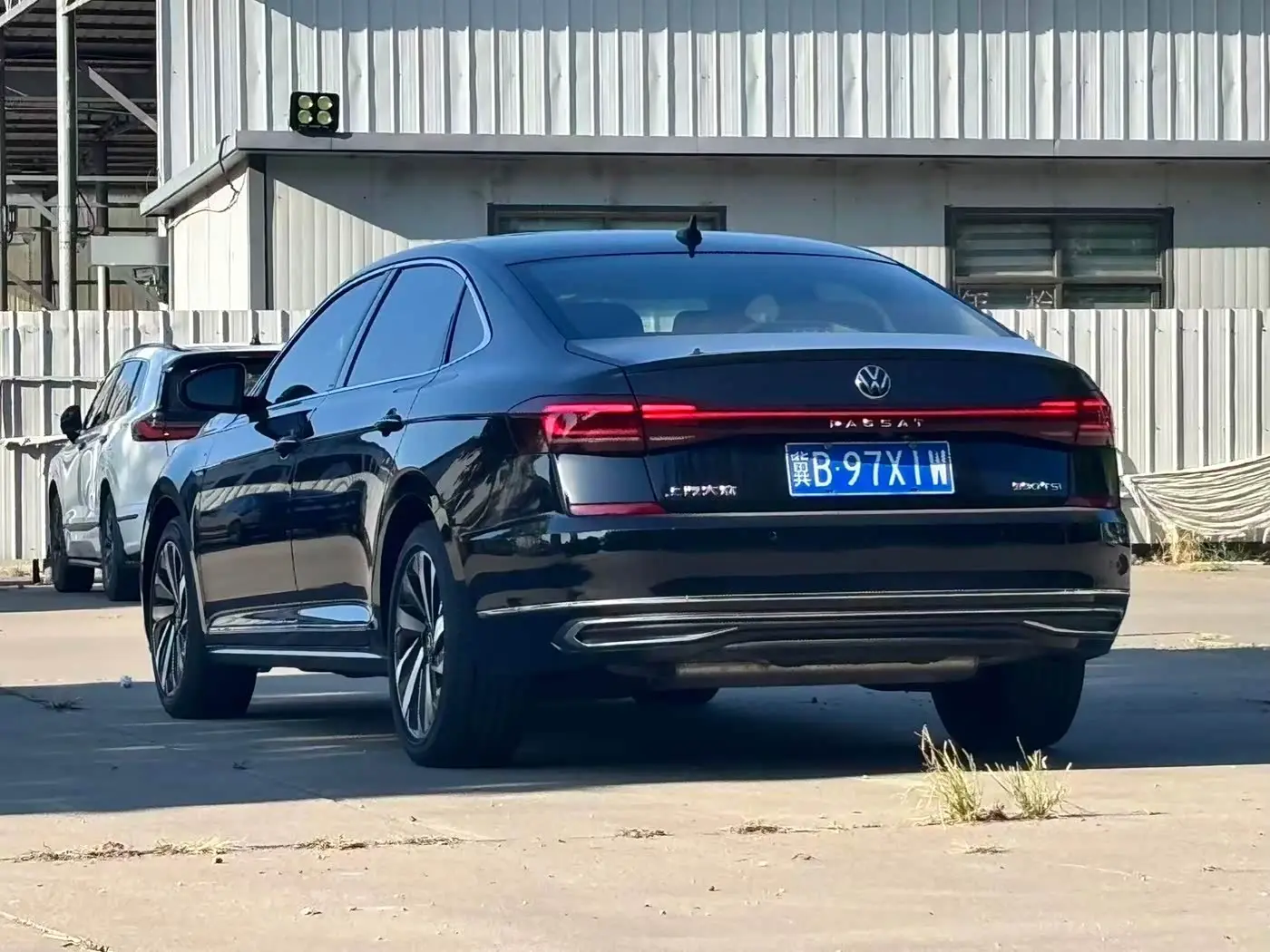 Volkswagen Passat 2022 — Photo 4/11